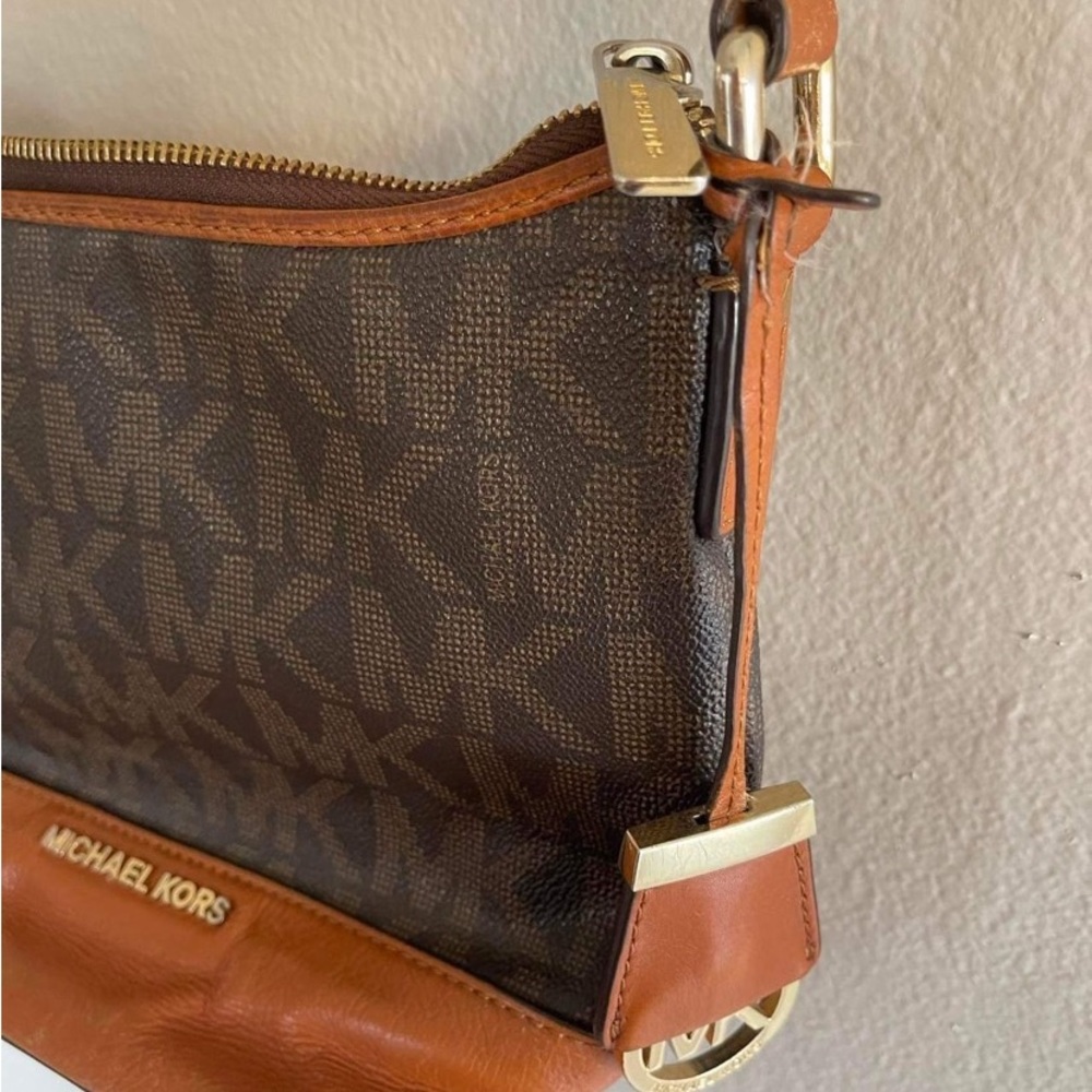 Michael Kors Medium Bucket Bag. Used but good condition. See photos for detail.